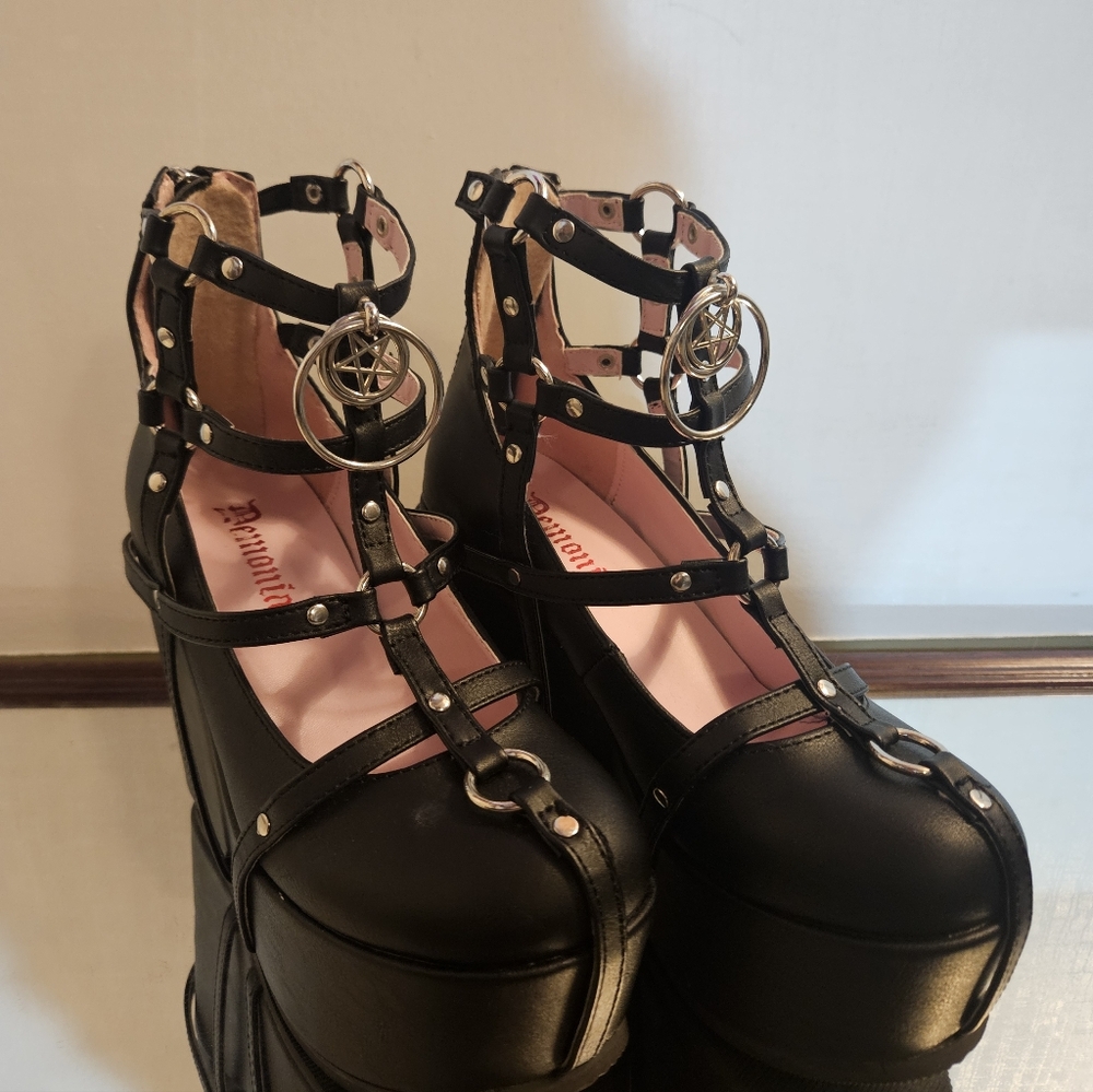 Demonia Size - Picture 4 of 4